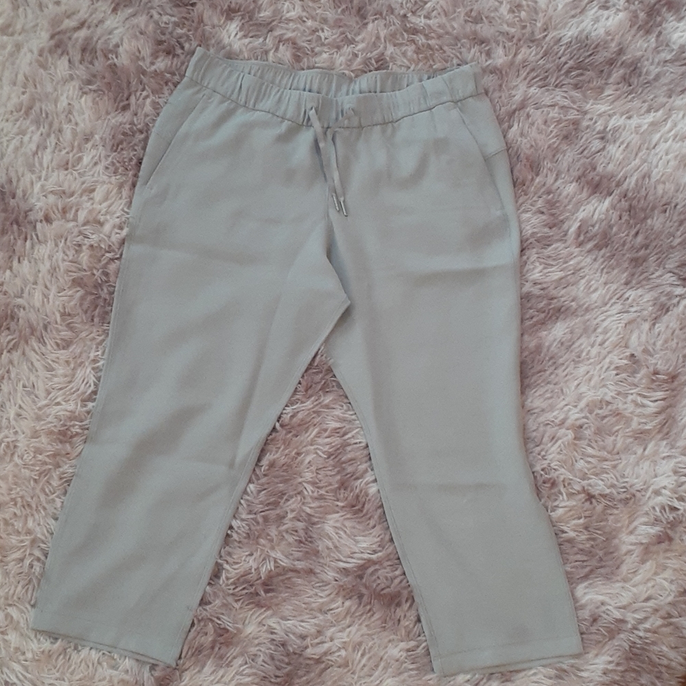 NWOT Lululemon On the Fly cropped pants